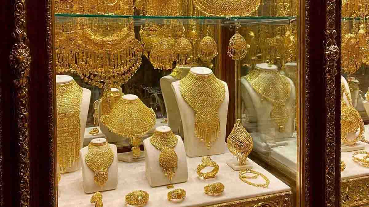 Gold Silver Rate Today : सोना-चांदी के भाव में फिर बदलाव, सोना थोड़ा लुढ़का तो चांदी में उछाल