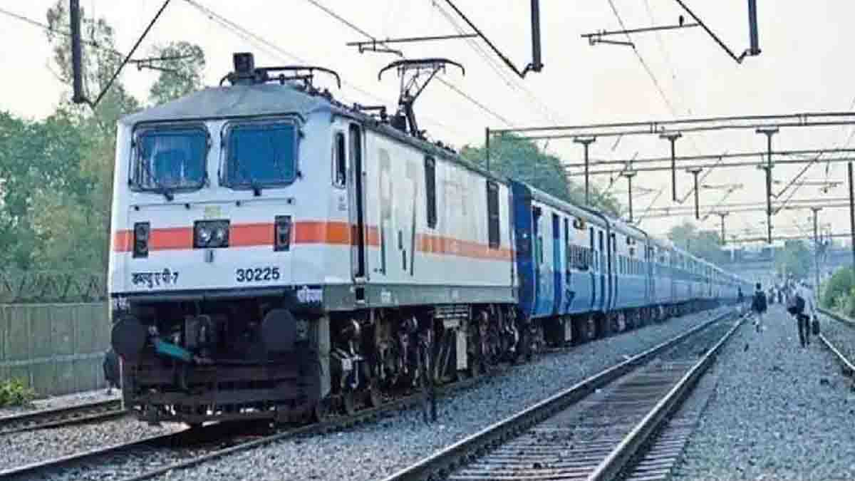 Trains cancelled : यार्ड रीमॉडेलिंग और इंटरलॉकिंग कार्य के कारण कई ट्रेनें रद्द, कुछ के मार्ग बदले