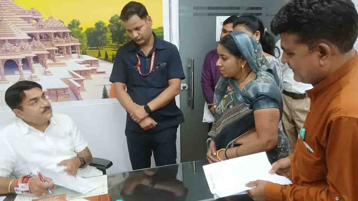 Betul News Today: 52 लाख की सड़क पर महज हो रही लीपापोती, जिपं सदस्य ने की प्रभारी मंत्री से शिकायत