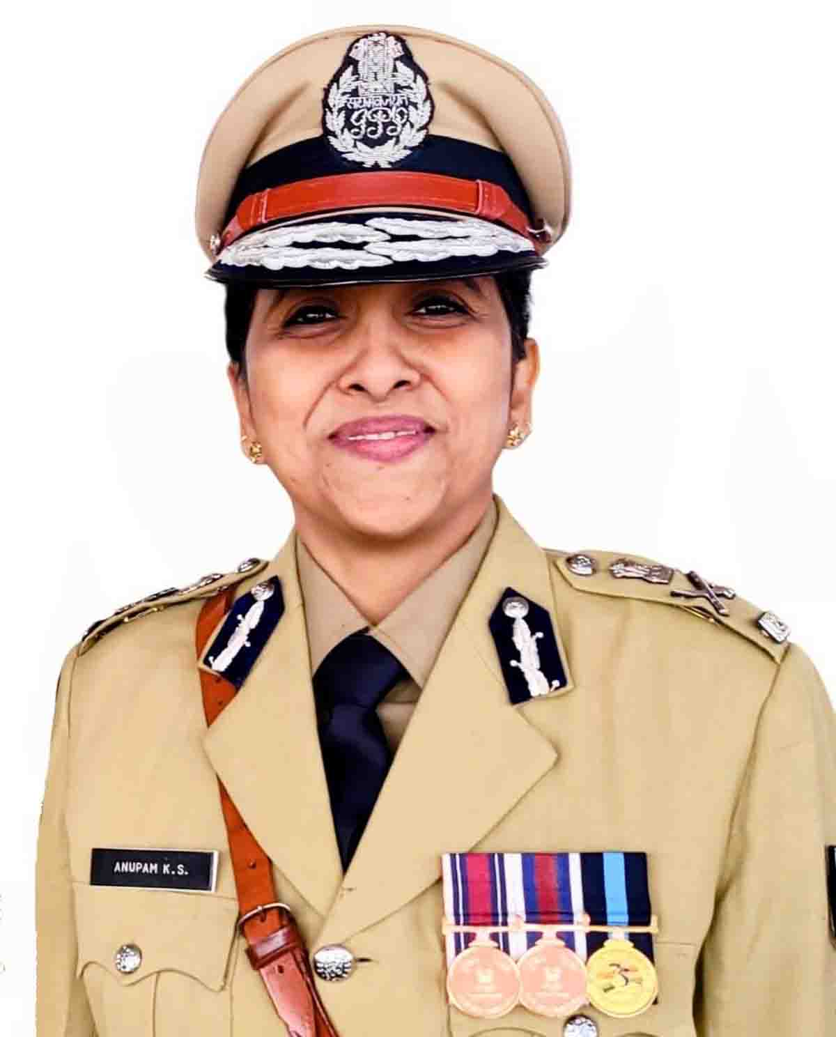 UPSC Success Story: डीएम की गाड़ी में बत्ती देख किया सिविल सर्विस में जाने का फैसला, मां का भी पूरा किया सपना