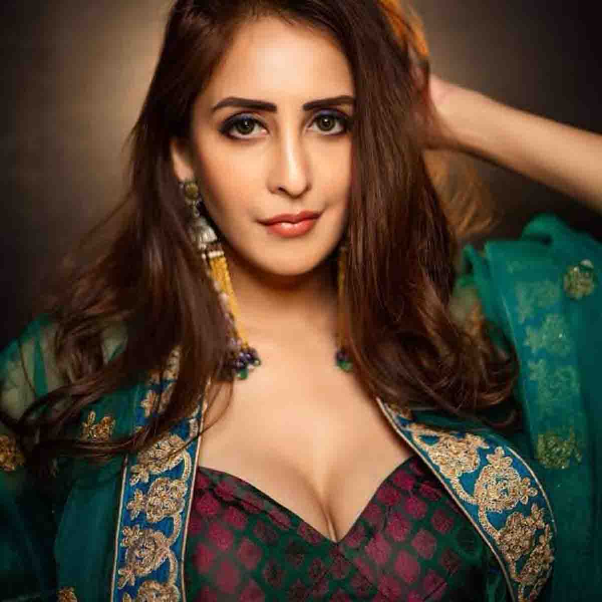 How to prevent stretch marks: एक्ट्रेस चाहत खन्ना ने बताया गर्भावस्था के बावजूद कैसे बच सकीं स्ट्रेच मार्क्स से