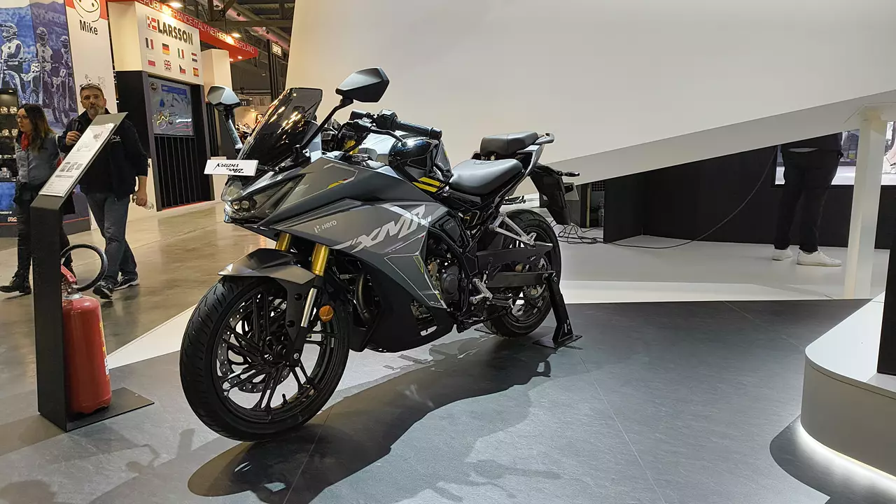 Hero Karizma XMR 210 2025